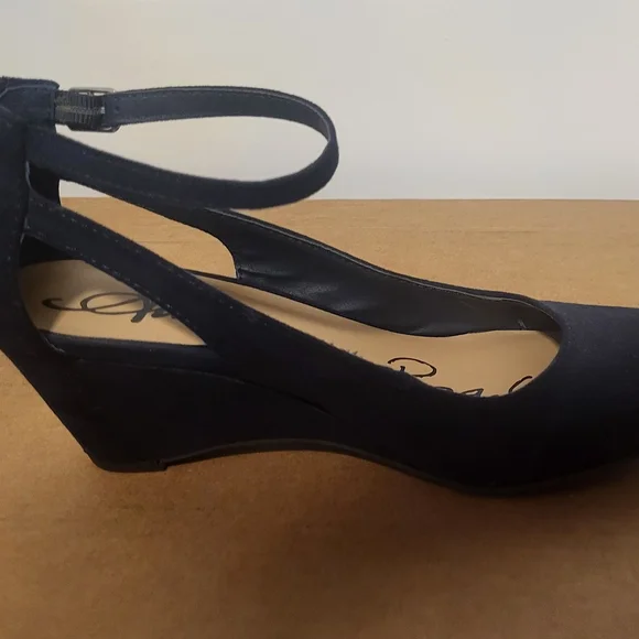 American Rag Blue Heels Stylish Design - Picture 2 of 6